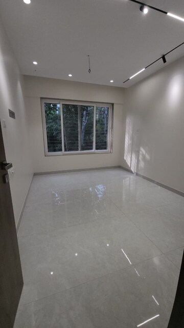 Room in 3 BHK Apartment at Erandwane – for Sale