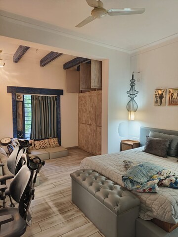 Master Bedroom in 4 BHK Builder Floor at Green Park – for Rent