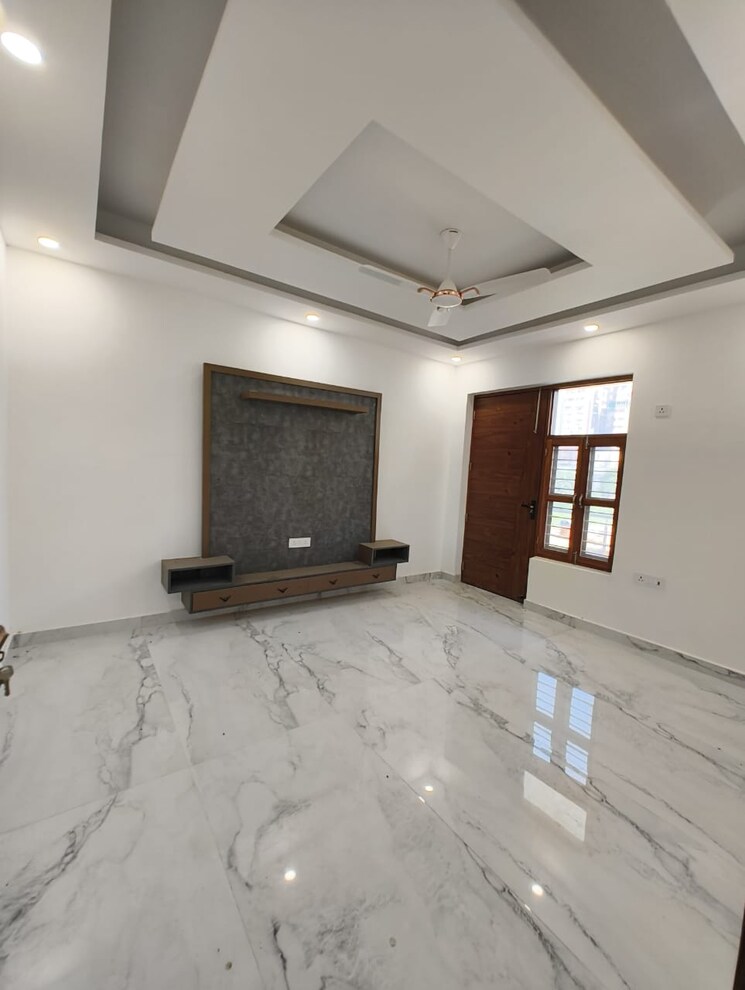 Room, bptp-parkland-pride 3 Bedroom 250 Sq.Yd. Builder Floor In Sector 77 Faridabad 7872237