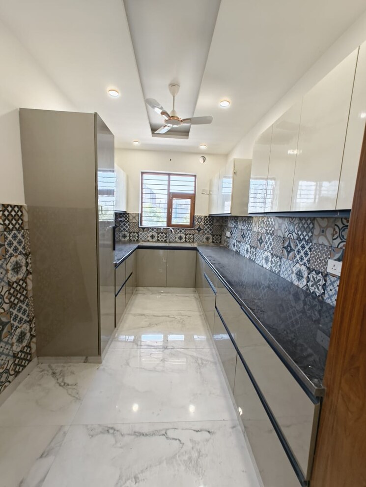 Kitchen, bptp-parkland-pride 3 Bedroom 250 Sq.Yd. Builder Floor In Sector 77 Faridabad 7872237