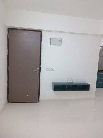 Room in 3 BHK Apartment at Moti Nagar – for Rent