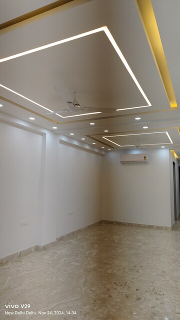 Master Bedroom in 3 BHK Builder Floor at Safdarjang Enclave – for Sale