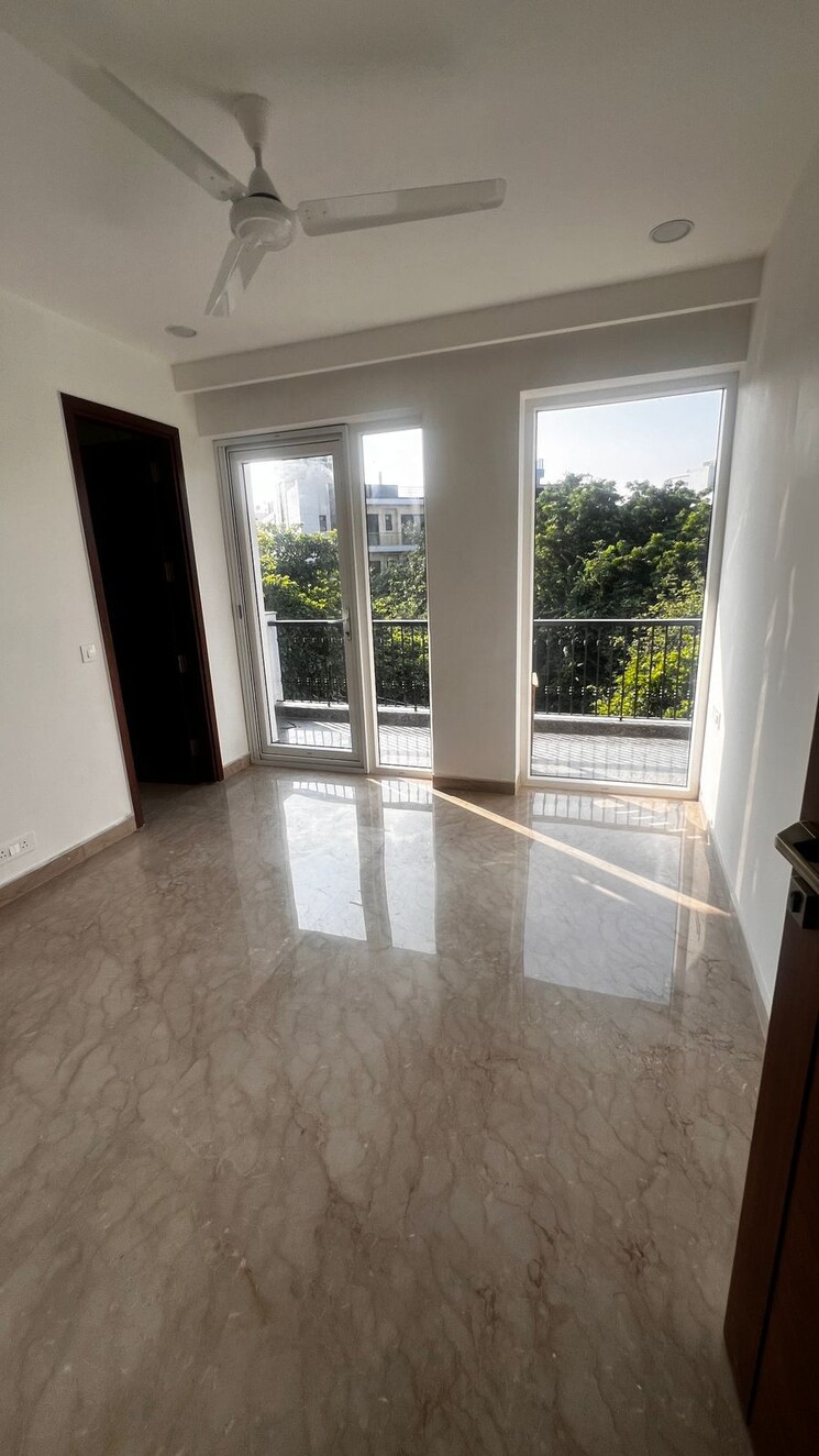 Room, defence colony 3 Bedroom 1953 Sq.Ft. Builder Floor In Defence Colony Delhi 7872474