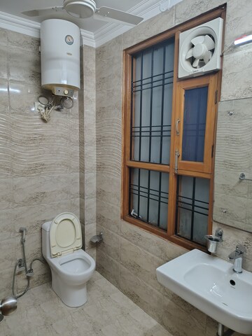 रेसिडेंशियल बिल्डर फ्लोर वर्ग फुट फॉर रेंट इन सेक्टर 38 गुड़गांव  7872572