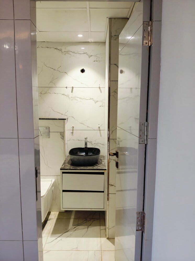 Bathroom, skyline-speedway-avenue 2.5 Bedroom 1329 Sq.Ft. Apartment In Sector 25 Yamuna Expressway Greater Noida 7872742