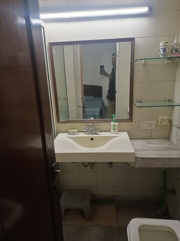 Attached Bathroom in 2 BHK Apartment at Sarvapriya Vihar – for Rent