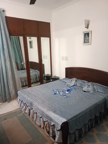 Bedroom in 2 BHK Apartment at Sarvapriya Vihar – for Rent