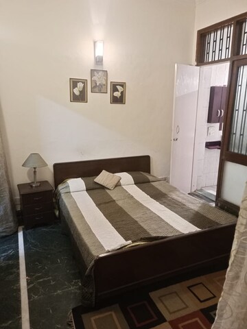 Bedroom in 2 BHK Apartment at Sarvapriya Vihar – for Rent
