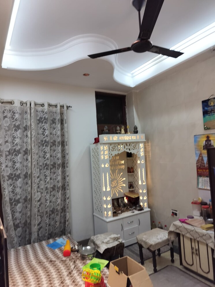 Living Room, saya-gold-avenue 3 Bedroom 954 Sq.Ft. Apartment In Vaibhav Khand Ghaziabad 7873280