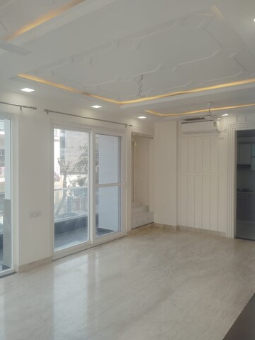Room in 3 BHK Builder Floor at Sector 57 – for Sale