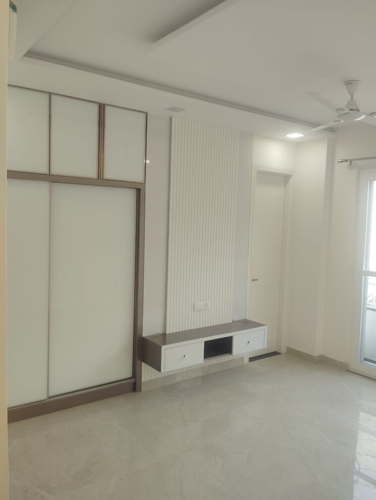 Room, sector 56 3 Bedroom 1950 Sq.Ft. Builder Floor In Sector 56 Gurgaon 7873347