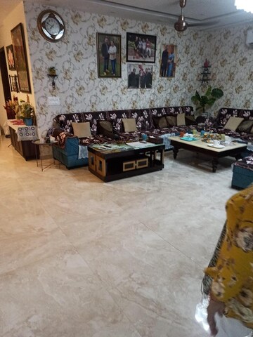 Parking in 4 BHK Builder Floor at Sector 42 – for Rent