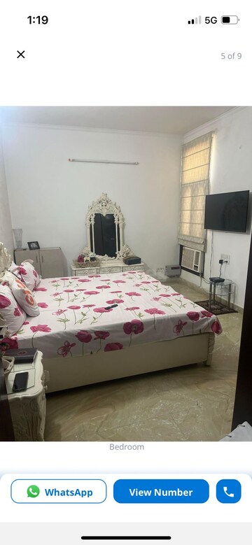 Bedroom in 4 BHK Builder Floor at Sector 42 – for Rent