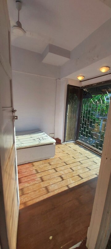  1 BHK Apartment at Bandra West – for Rent