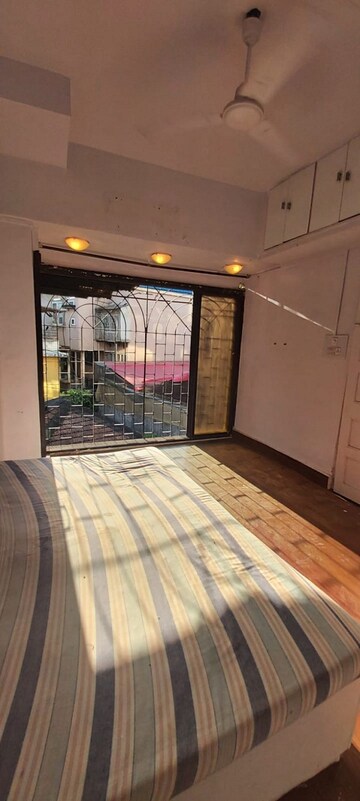 Bedroom in 1 BHK Apartment at Bandra West – for Rent
