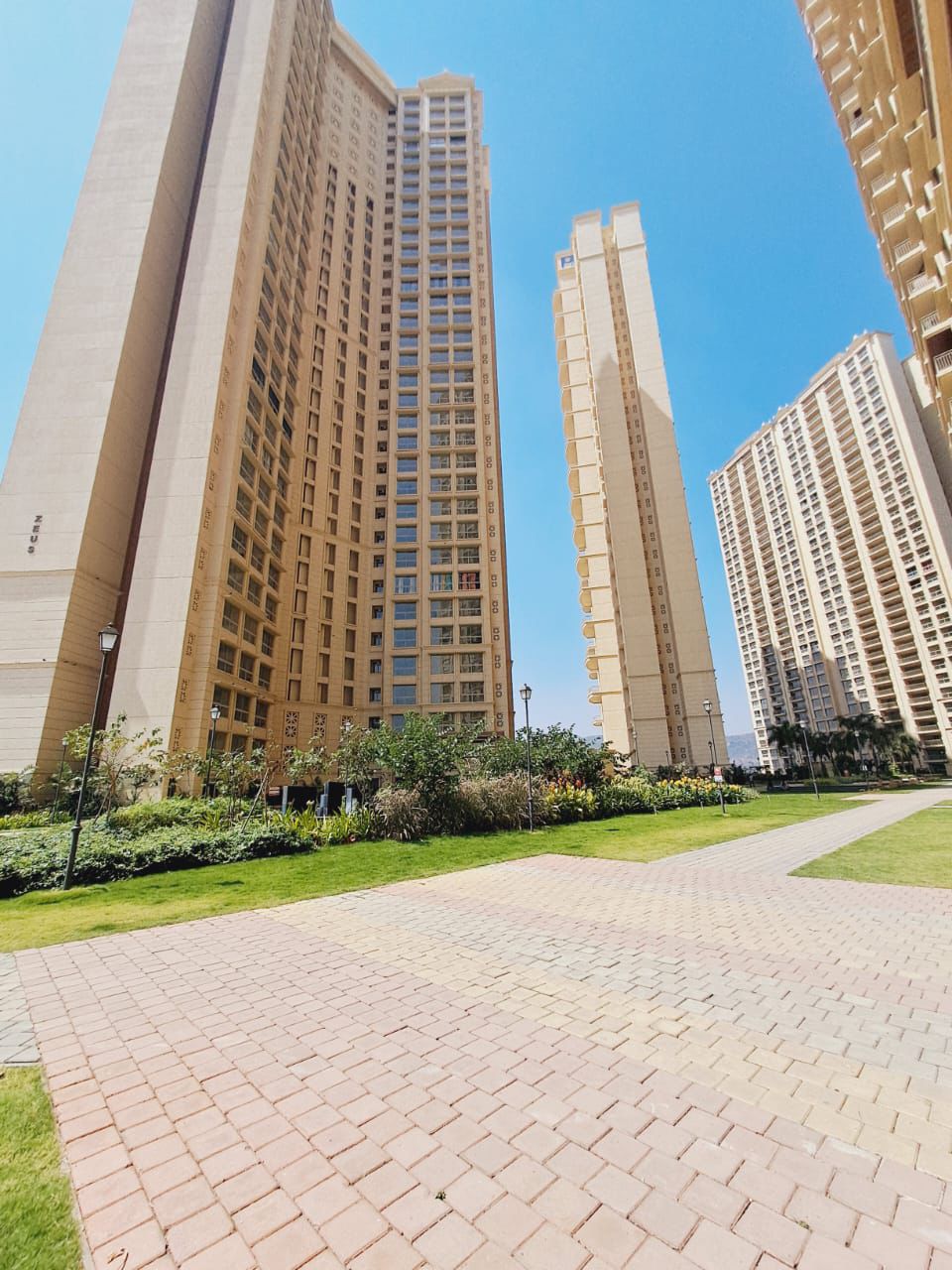 3 BHK Apartment For Sale in Hiranandani Fortune City