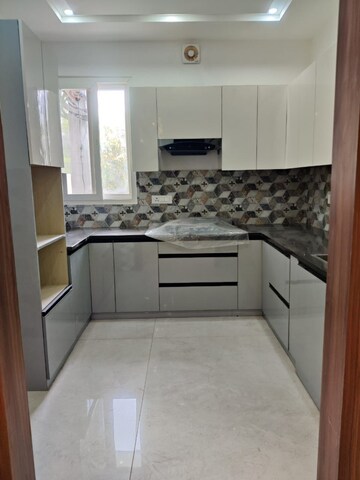 Kitchen in 4 BHK Builder Floor at SAS Tower, Sector 38 – for Rent