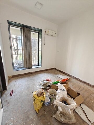 Room in 3 BHK Apartment at Godavari Apartments Worli, Worli Sea Face – for Rent