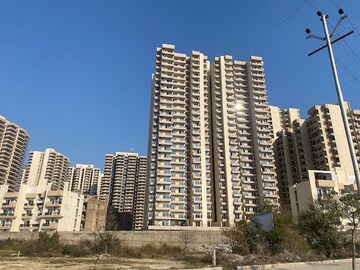 2 BHK Apartment For Resale in Gaur Yamuna City 16th Park View Gaur Yamuna City Greater Noida  7868628