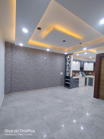Room in 3 BHK Builder Floor at Dwarka Mor – for Rent