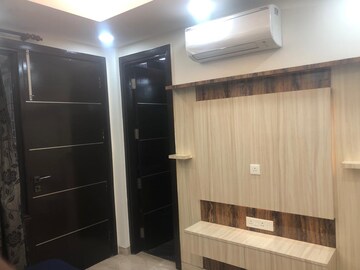 Furnished Amenities in 3 BHK Builder Floor at East Of Kailash – for Rent