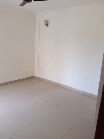 Room in 3.5 BHK Apartment at Supertech Golf Country Villa, Sector 22d Yamuna Expressway – for Sale