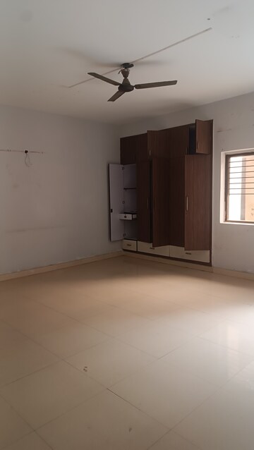 Room in 3 BHK Independent House at RWA Apartments Sector 30, Sector 30 – for Rent