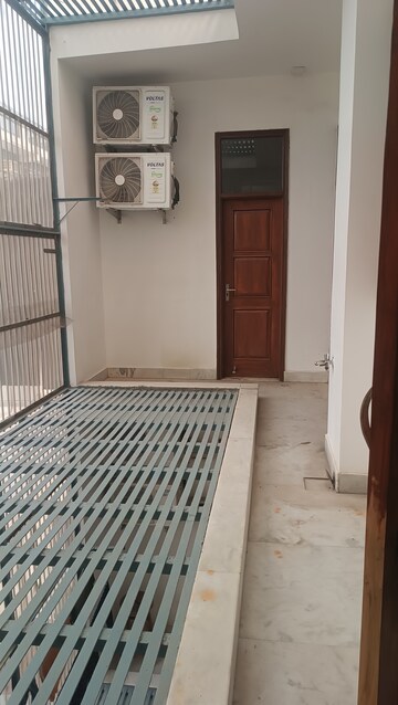 Master Bedroom in 3 BHK Independent House at RWA Apartments Sector 30, Sector 30 – for Rent