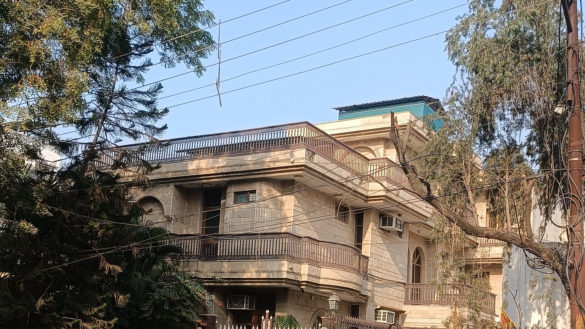 6+ BHK + Pooja Room,Servant Room Independent House For Sale in RWA Apartments