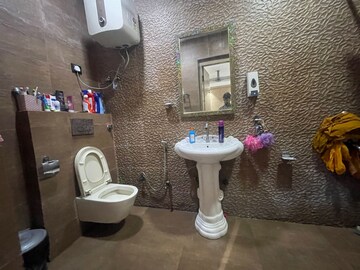 Attached Bathroom in 3 BHK Builder Floor at Niti Khand – for Sale