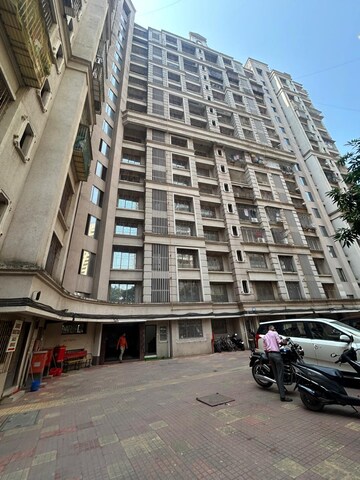 Master Bedroom in 3 BHK Apartment at Shree Niketan, Kandivali West – for Sale
