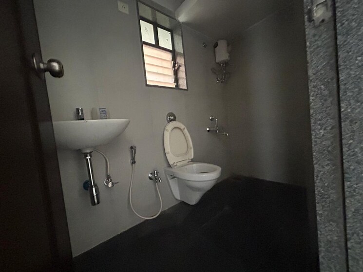 Bathroom, shree-niketan 3 Bedroom 830 Sq.Ft. Apartment In Kandivali West Mumbai 7874950