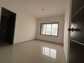 Room in 3 BHK Apartment at Shree Niketan, Kandivali West – for Sale