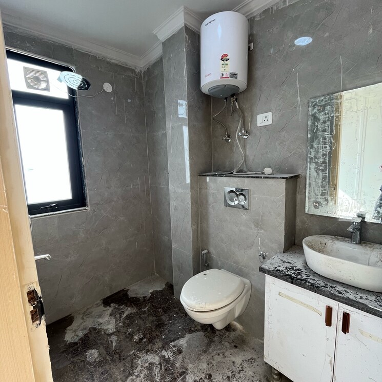 Bathroom, dlf farms 3 Bedroom 1450 Sq.Ft. Builder Floor In Dlf Farms Delhi 7874990