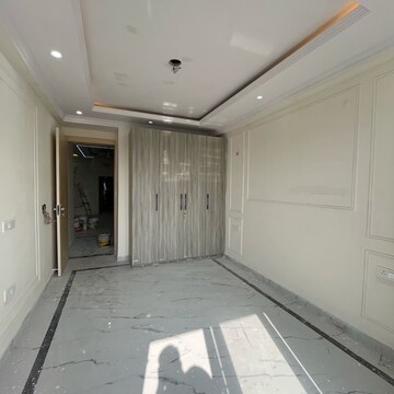 Kitchen in 3 BHK Builder Floor at Dlf Farms – for Sale