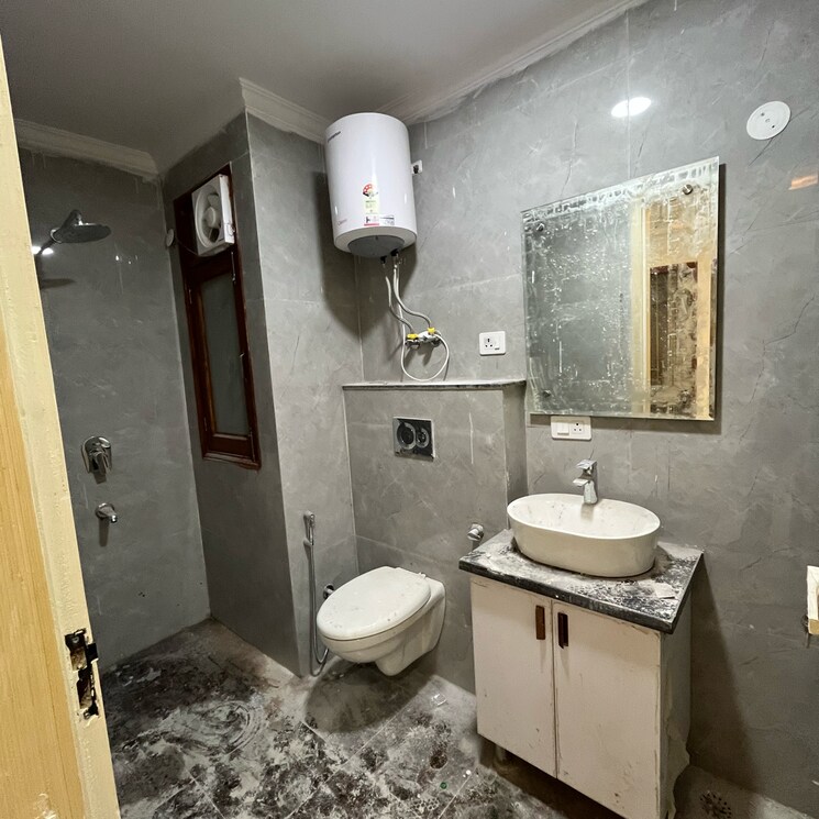Bathroom, dlf farms 3 Bedroom 1450 Sq.Ft. Builder Floor In Dlf Farms Delhi 7874990