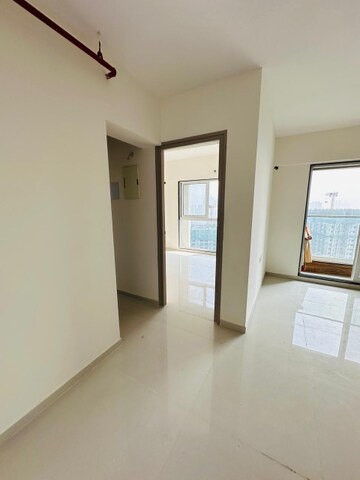 Room in 3 BHK Apartment at Wadhwa Elite, Kolshet Road – for Rent