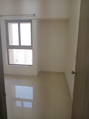 Room in 3 BHK Apartment at Wadhwa Elite, Kolshet Road – for Rent