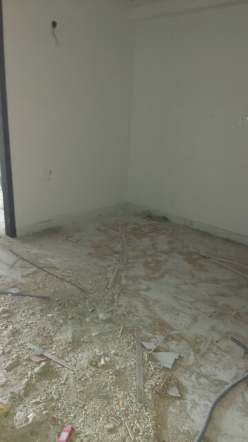 Room in 3.5 BHK Builder Floor at Pandav Nagar – for Sale