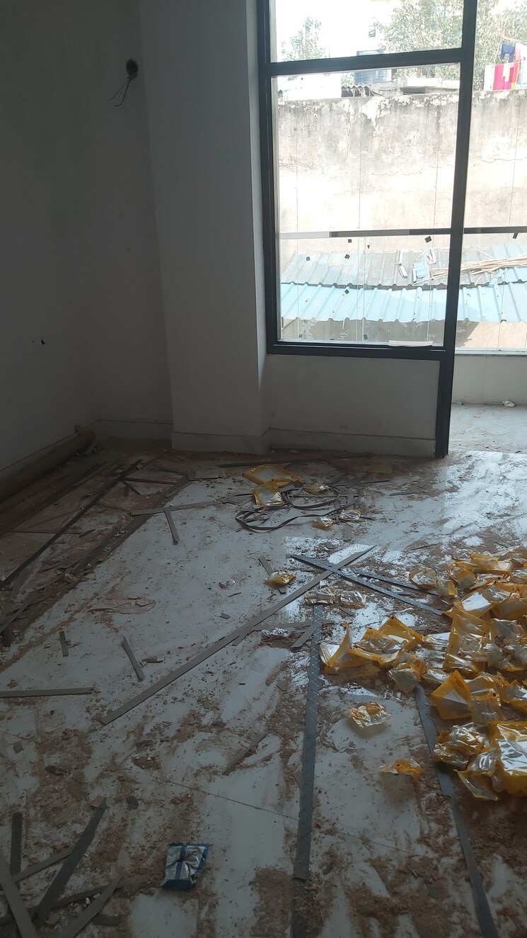 Balcony, pandav nagar 3.5 Bedroom 900 Sq.Ft. Builder Floor In Pandav Nagar Delhi 7875127