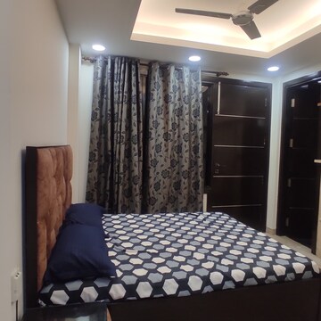 Bedroom in 3 BHK Builder Floor at Sri Niwaspuri – for Rent