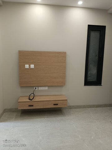 Room in 2 BHK Builder Floor at Sector 42 – for Rent