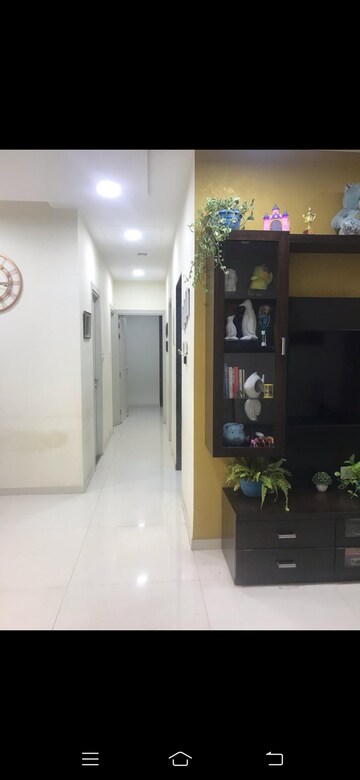 Furnished Amenities in 2 BHK Apartment at Rustomjee Urbania, Majiwada – for Rent