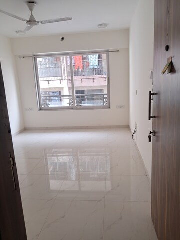 Room in 2 BHK Apartment at Poddar Harmony, Chembur – for Rent