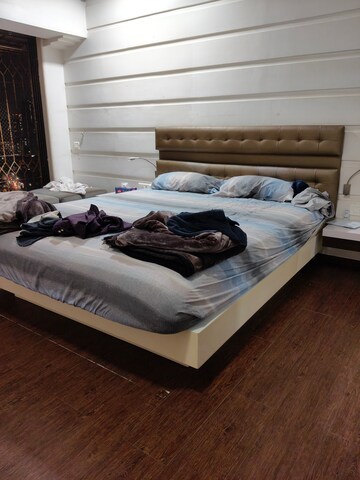 Bedroom in 2 BHK Apartment at Palash Towers, Andheri West – for Rent