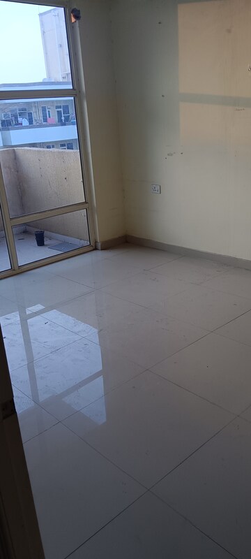 Room in 2 BHK Apartment at Pyramid Urban Homes 3, Sector 67a – for Rent