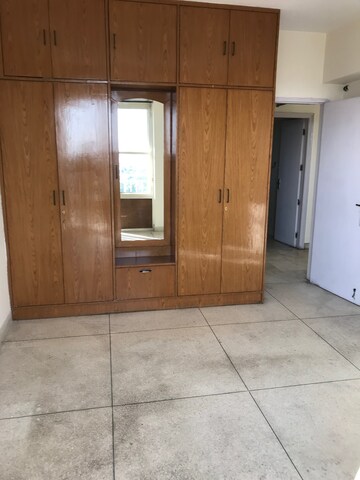 Furnished Amenities in 3 BHK Apartment at DLF Richmond Park, Sector 43 – for Rent