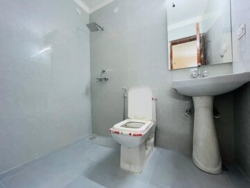 Bathroom in 4 BHK Apartment at Central Park I, Sector 42 – for Sale