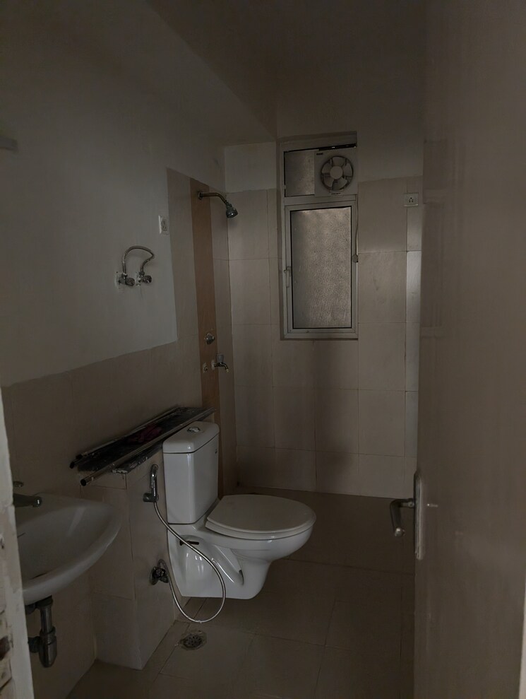 Bathroom, jaypee-wish-town-klassic 3 Bedroom 1565 Sq.Ft. Apartment In Sector 134 Noida 7875553