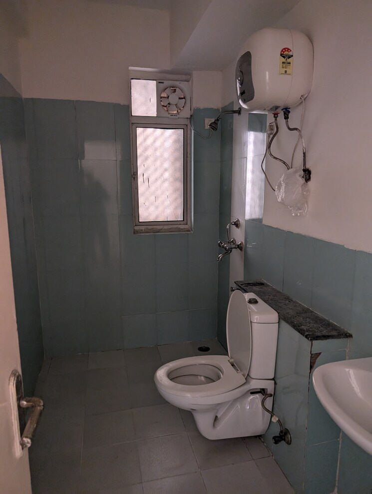 Bathroom, jaypee-wish-town-klassic 3 Bedroom 1565 Sq.Ft. Apartment In Sector 134 Noida 7875553